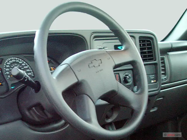 2006-chevrolet-silverado-2500hd-reg-cab-133-wb-2wd-work-truck-steering-wheel_100263510_m.jpg